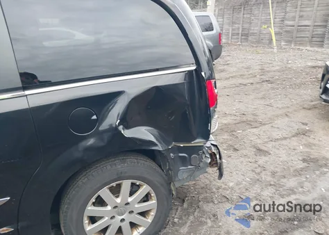 2016 Chrysler Town & Country Touring z USA, uszkodzony, nr VIN 2C4RC1BG7GR110753